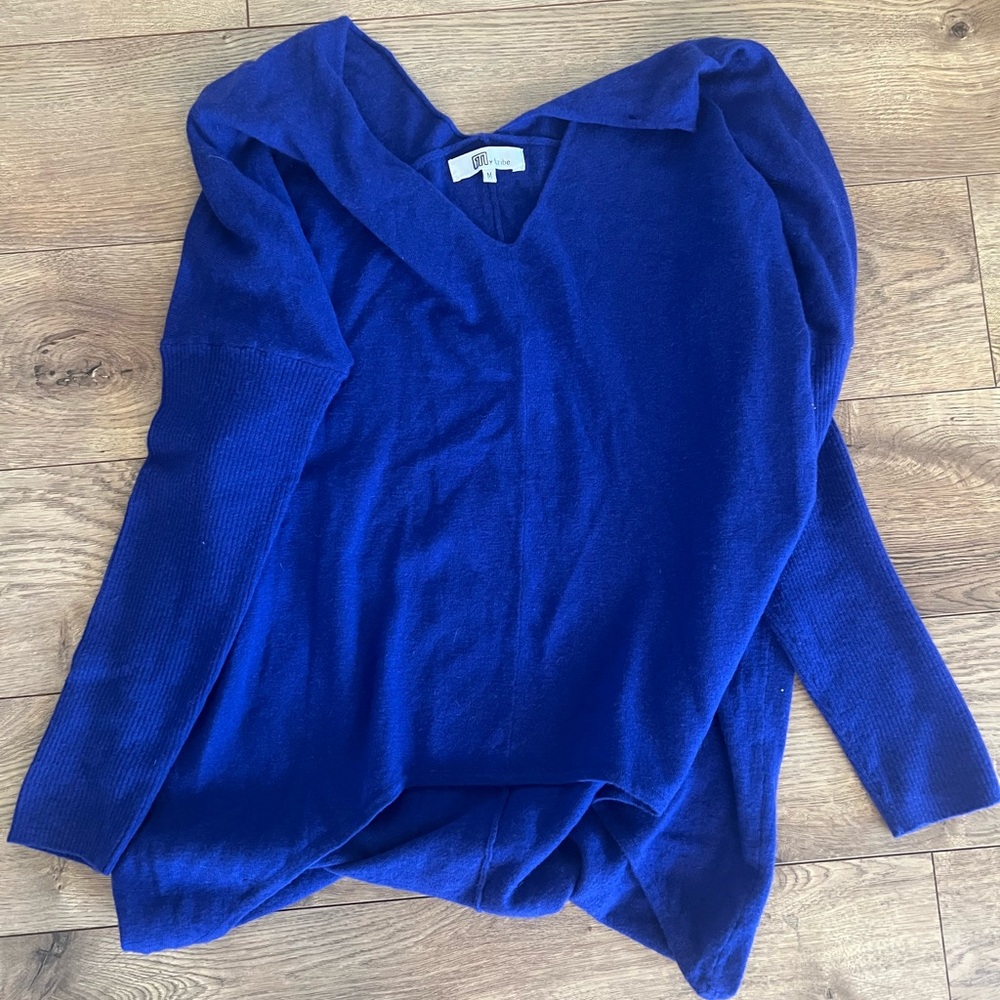 Mytribe women’s blue M sweater